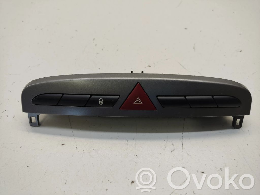 Peugeot 308 Avārijas lukturu slēdzis 