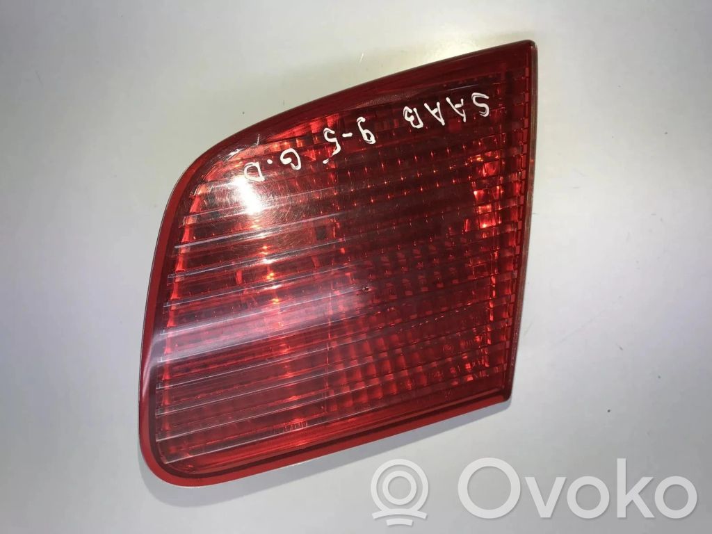 Saab 9-5 Aizmugurējais lukturis pārsegā 