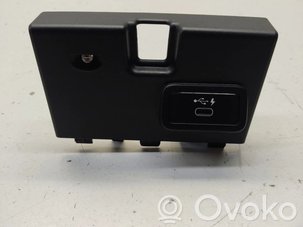 BMW 3 G20 G21 Gniazdo / Złącze USB 