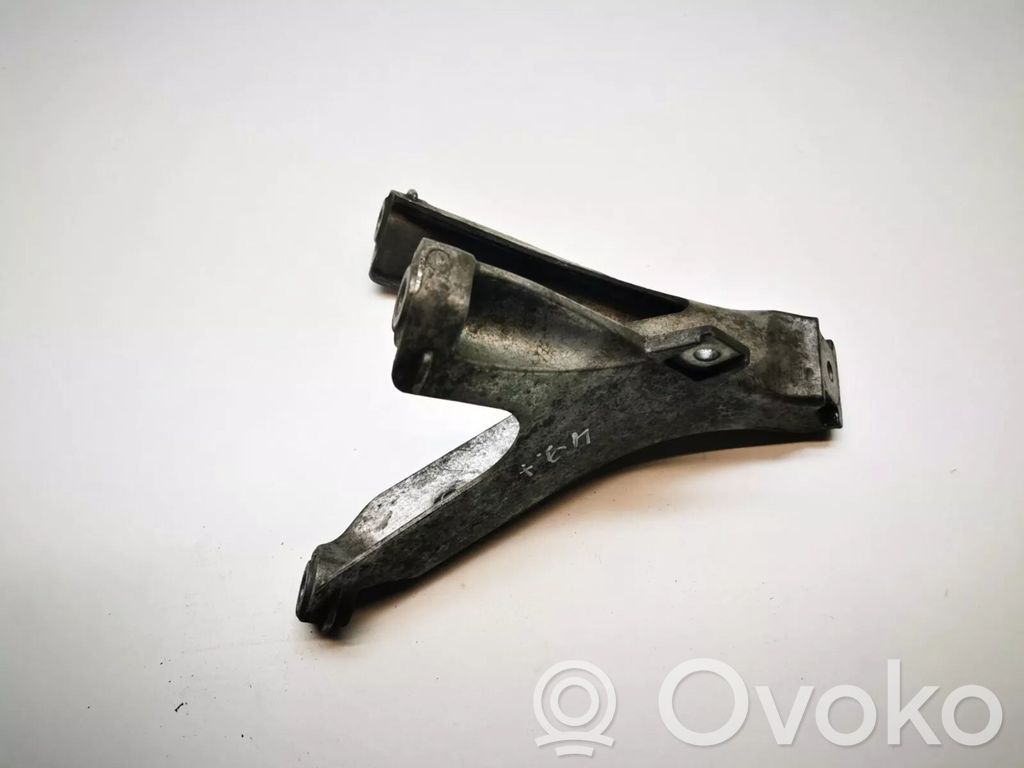 Audi A4 S4 B7 8E 8H Engine mounting bracket 