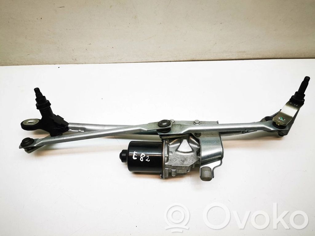 BMW 1 E82 E88 Etupyyhkimen vivusto ja moottori 