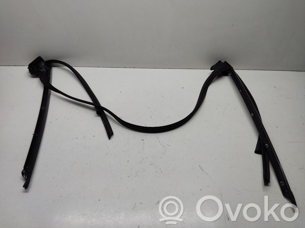 BMW 1 E82 E88 Windshield trim 