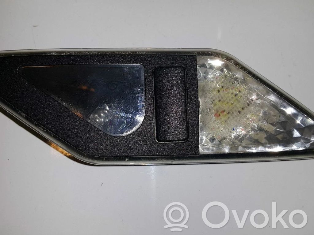 BMW 3 E46 Galinių vietų apšvietimo žibintas 