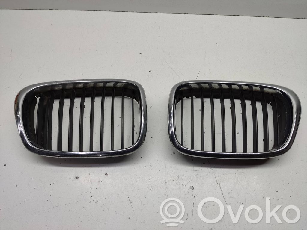 BMW 5 E39 Priekšējais režģis 