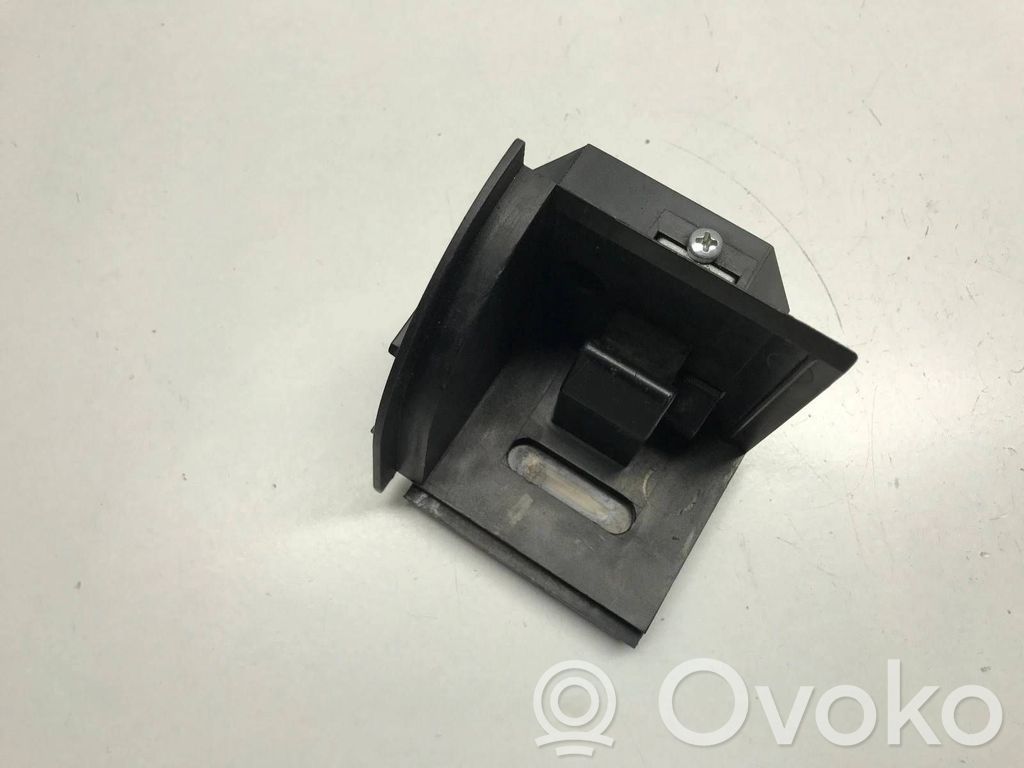 BMW 3 E46 Staffa di montaggio copertura ripiano portaoggetti 