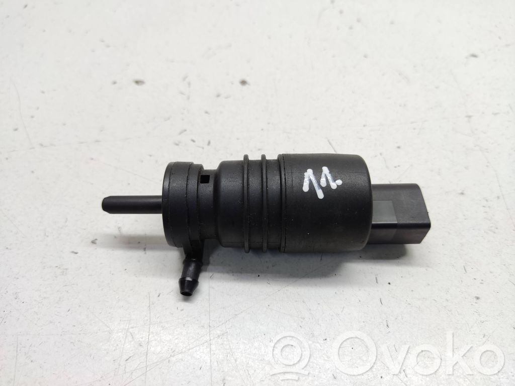 BMW 3 E46 Windscreen/windshield washer pump 
