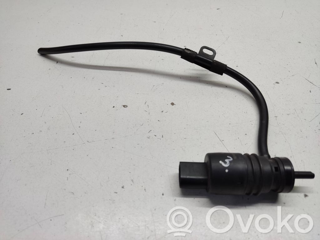 BMW 3 E46 Windscreen/windshield washer pump 