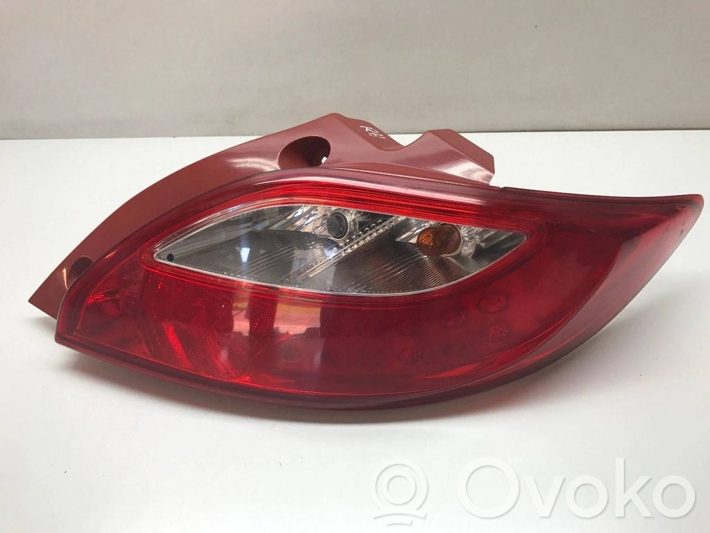 Mazda 2 Aizmugurējais lukturis virsbūvē 