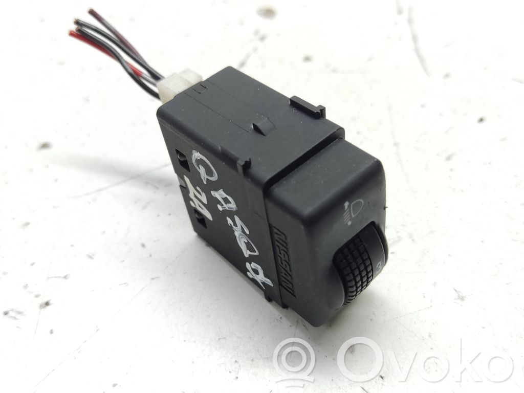 Nissan Qashqai Headlight level height control switch 