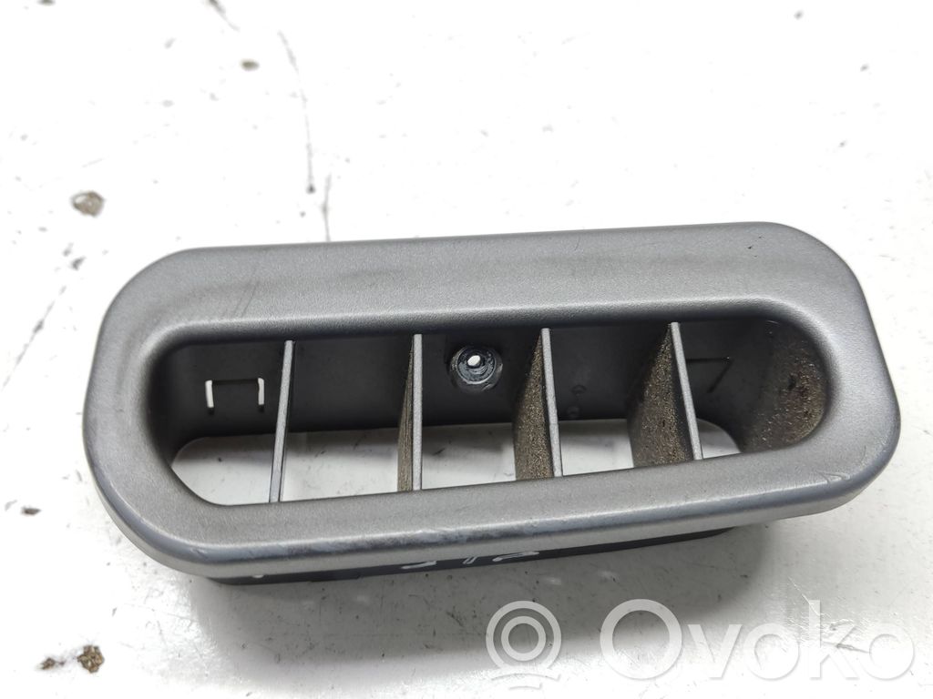 BMW 7 E65 E66 Šoninės oro grotelės 