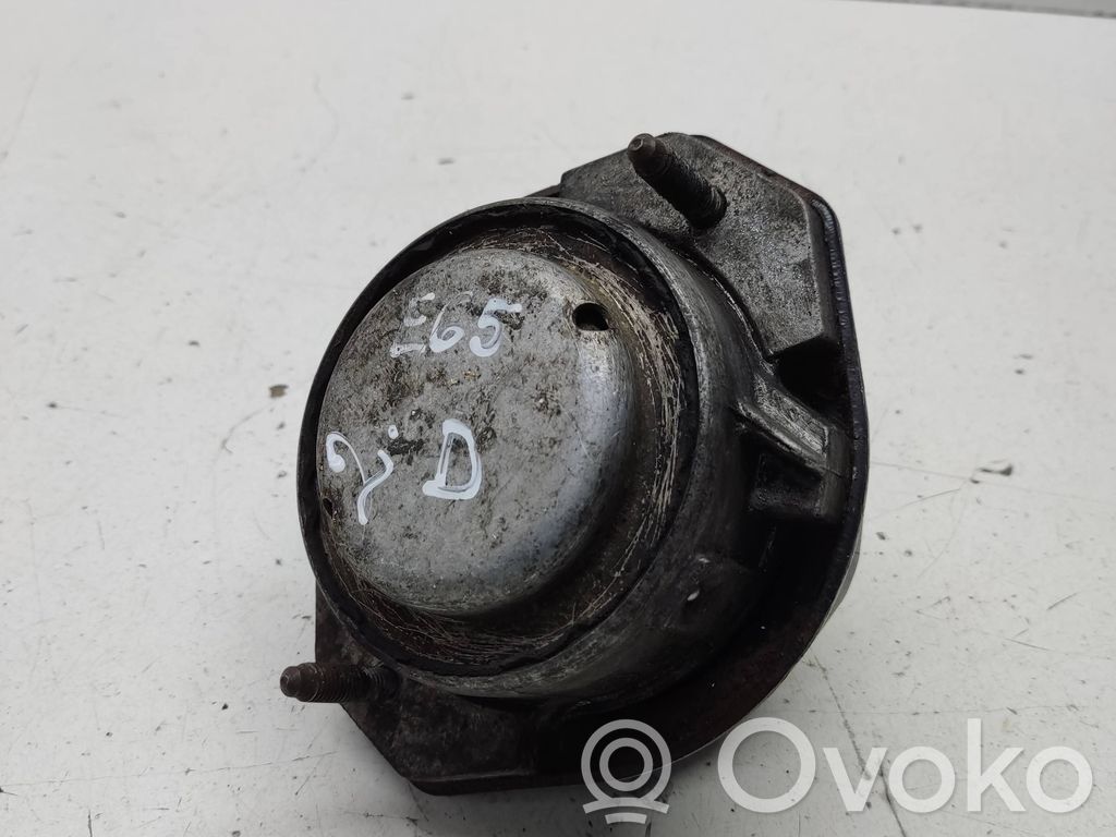 Engine mount bracket