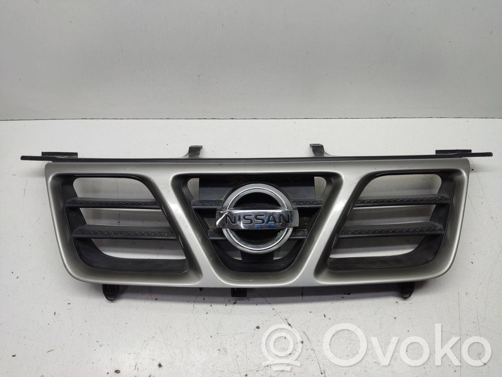 Nissan X-Trail T30 Maskownica / Grill / Atrapa górna chłodnicy 