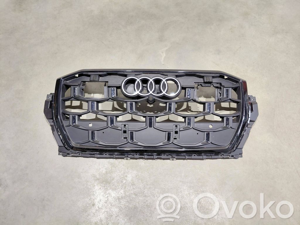 Audi Q7 4M Rejilla superior del radiador del parachoques delantero 