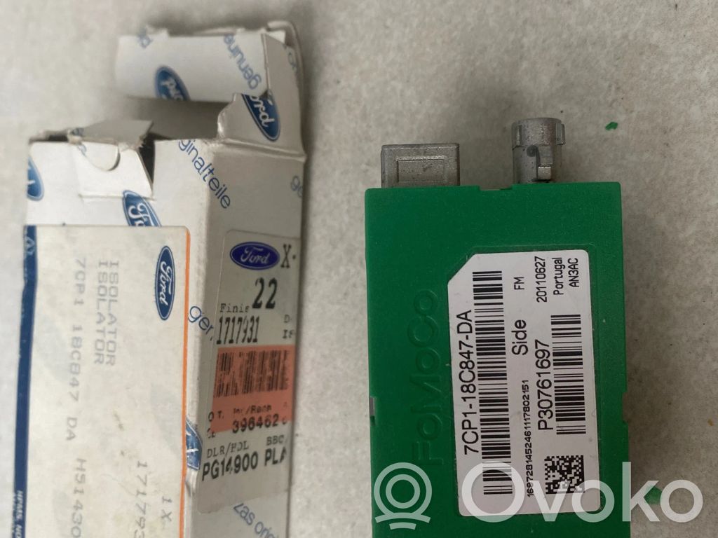 Ford Kuga I Aerial antenna amplifier 