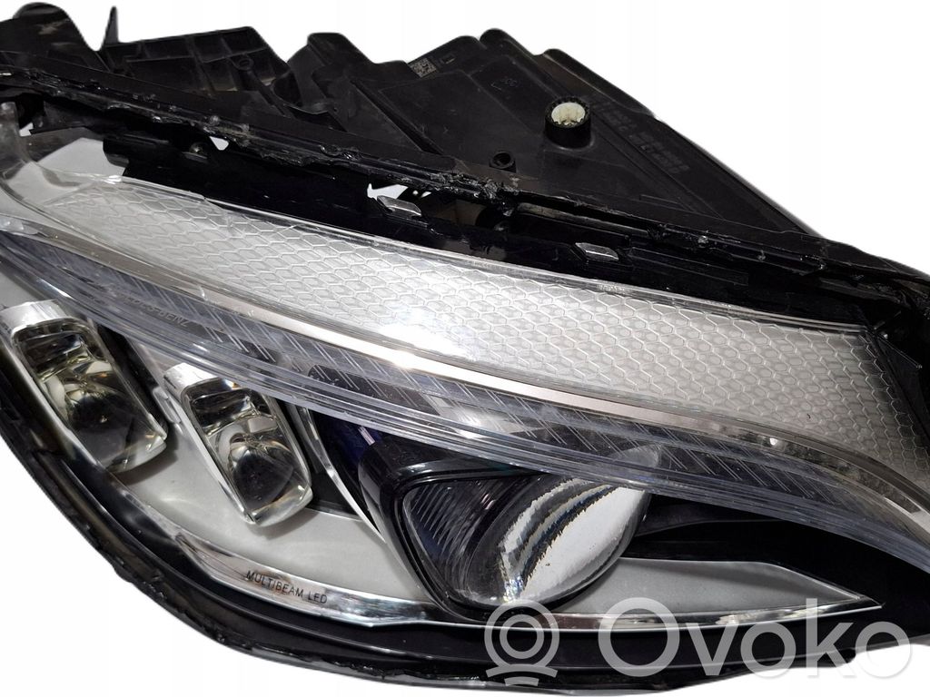 Mercedes-Benz C W205 Lampa przednia 