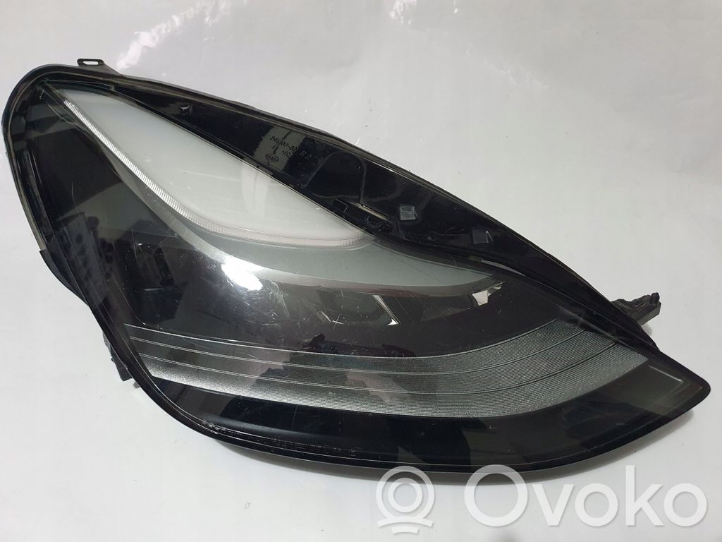 Tesla Model Y Priekinis žibintas 
