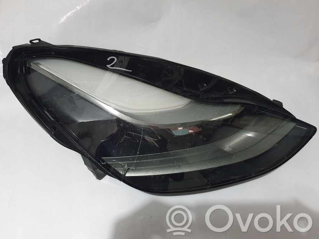 Tesla Model Y Priekinis žibintas 