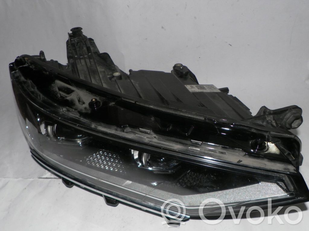 Volkswagen PASSAT B8 Lampa przednia 