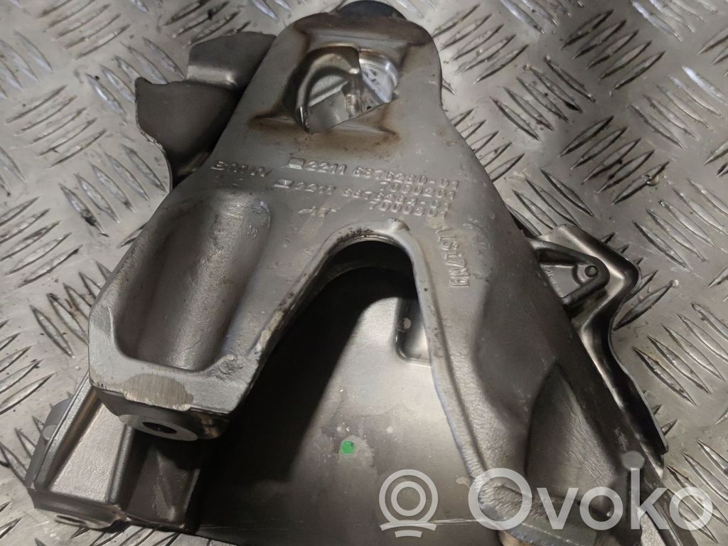 Engine mounting bracket   6876280