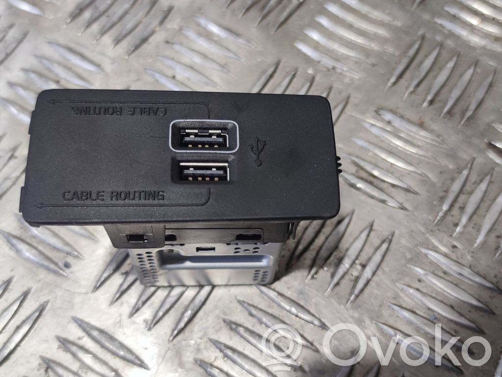 Volvo XC90 USB socket connector 