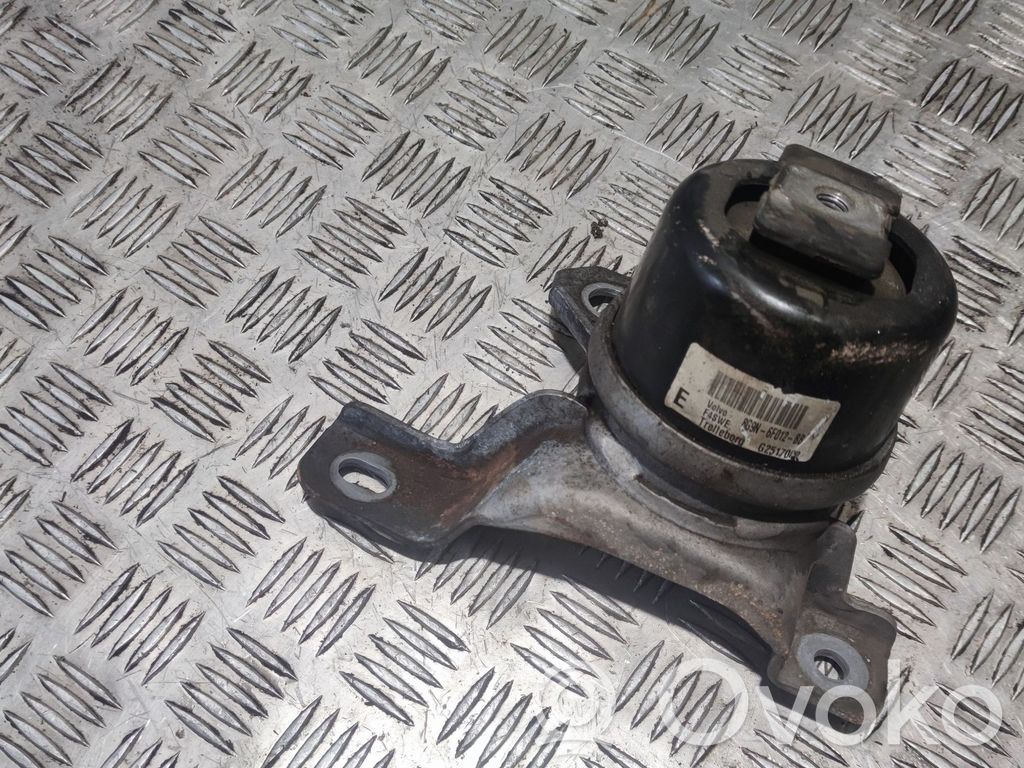 Volvo S60 Engine mount bracket 