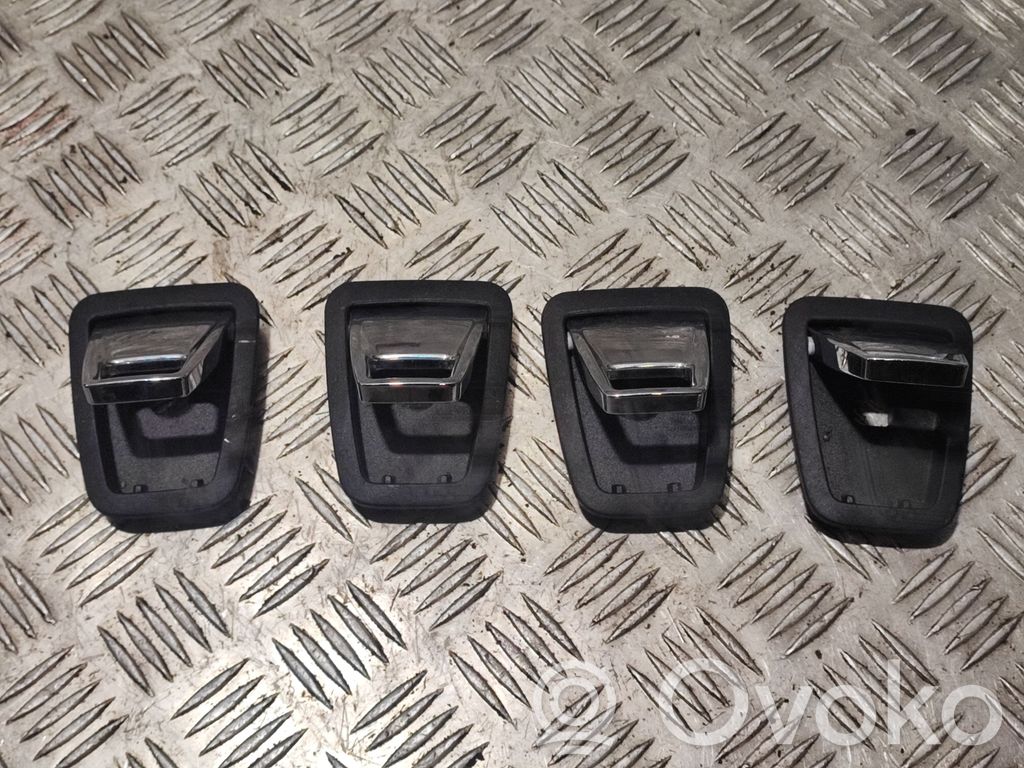 Tie down hook / loop   30752352