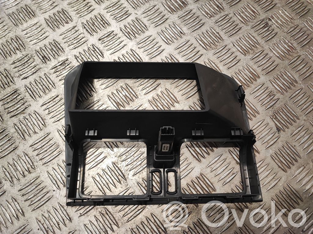 Volvo XC60 Centrinės oro grotelės 