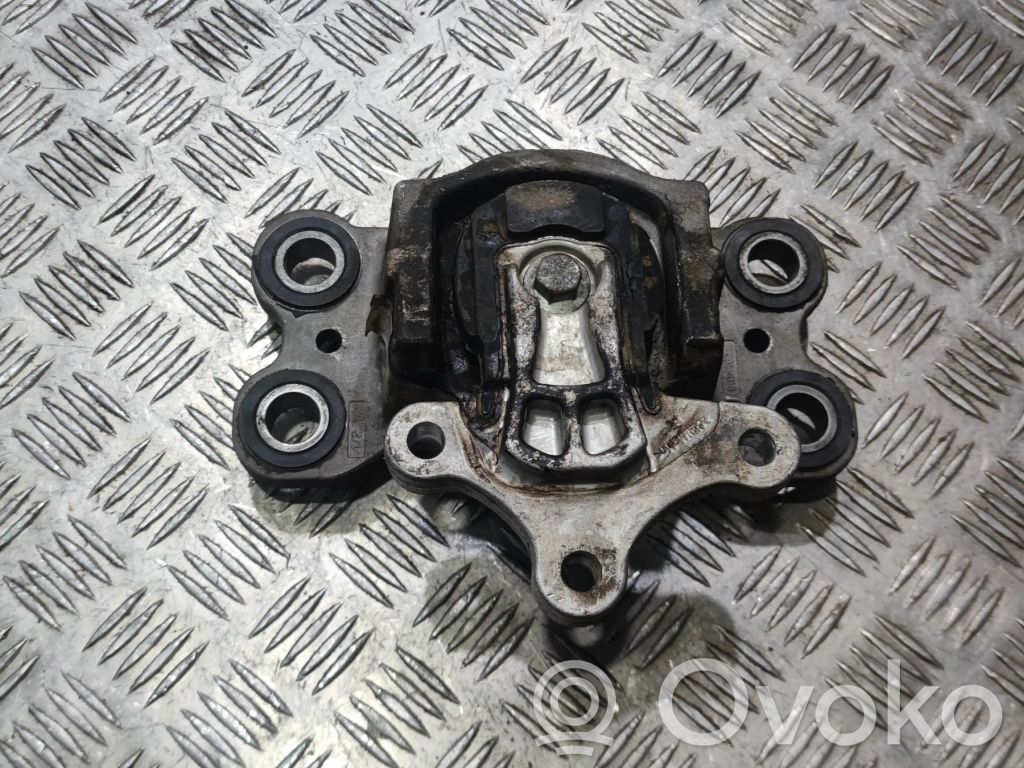 Volvo S60 Engine mount bracket 