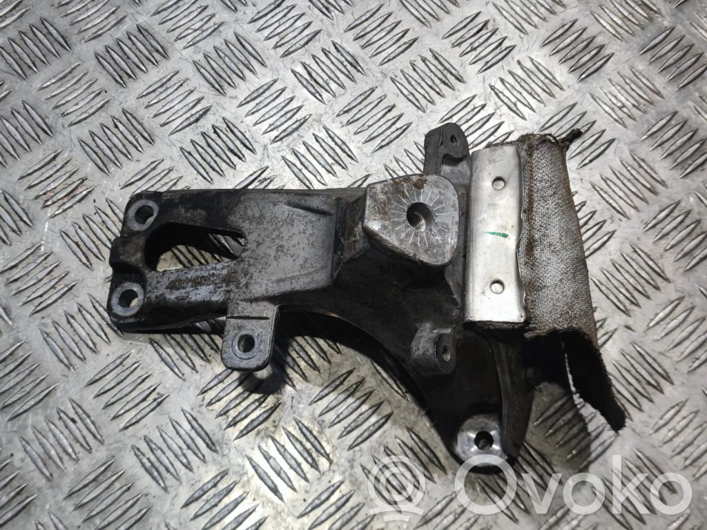 Audi A7 S7 4G Engine mounting bracket 