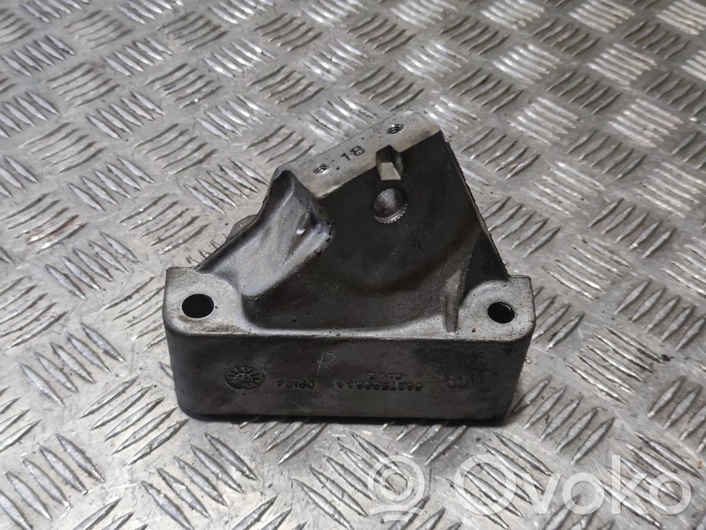 Jeep Grand Cherokee Engine mounting bracket 