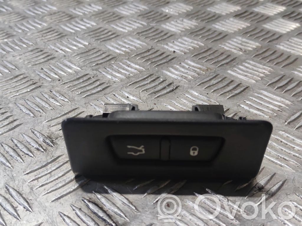 Maserati Quattroporte Coupe door lock (next to the handle) 