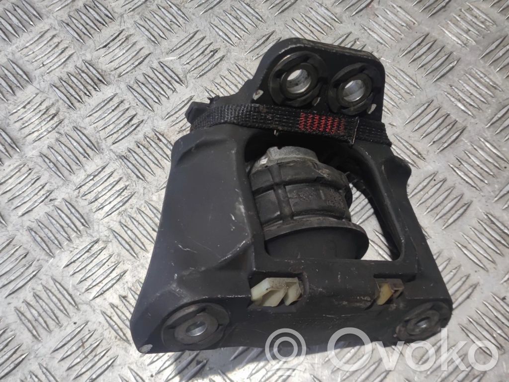Volvo S90, V90 Engine mount bracket 