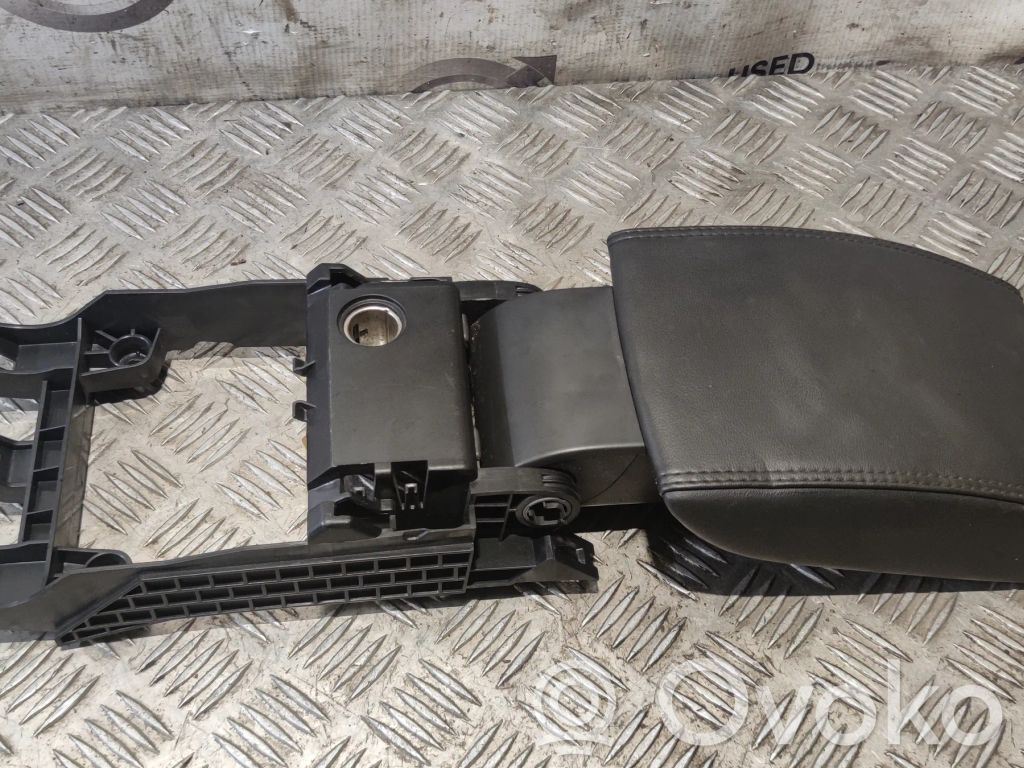 Volvo XC60 Armrest 