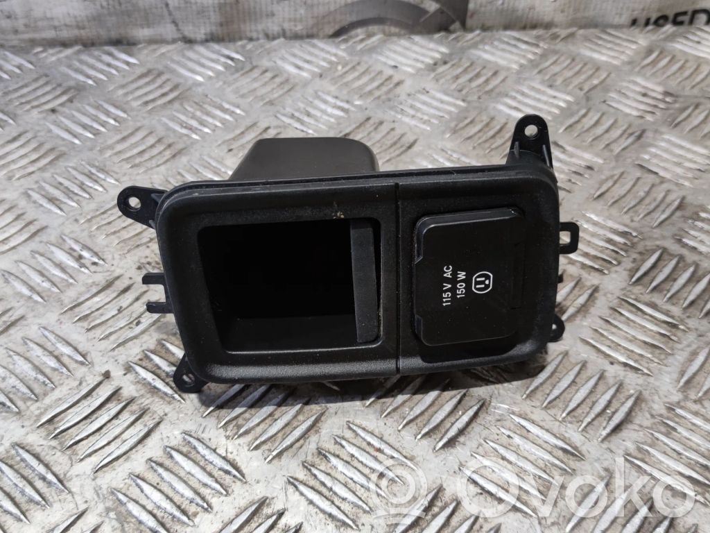 Dodge RAM 1500 DS AUX in-socket connector 