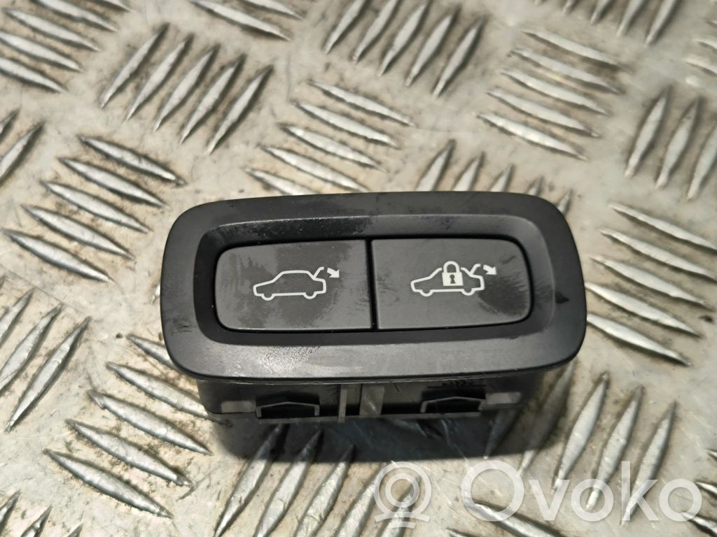 Volvo XC90 Tailgate/boot open switch button 