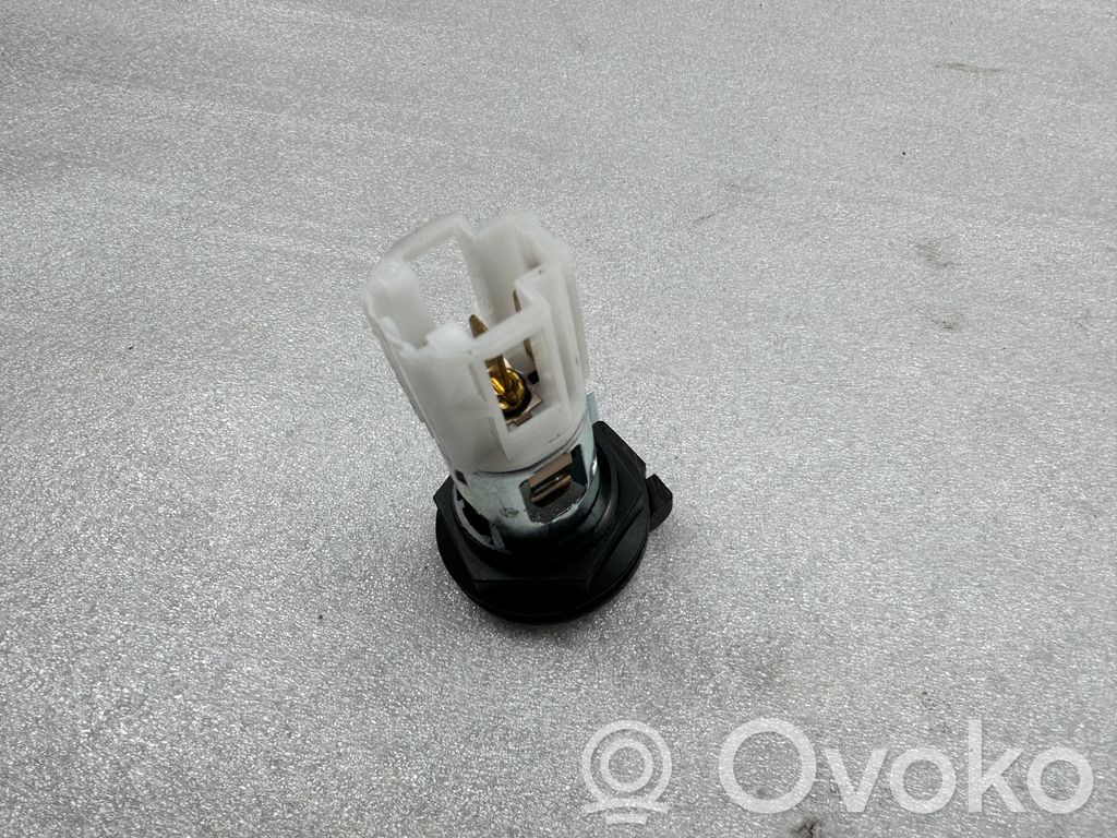 Audi A8 S8 D4 4H Gniazdo zapalniczki tylnej tunelu środkowego 