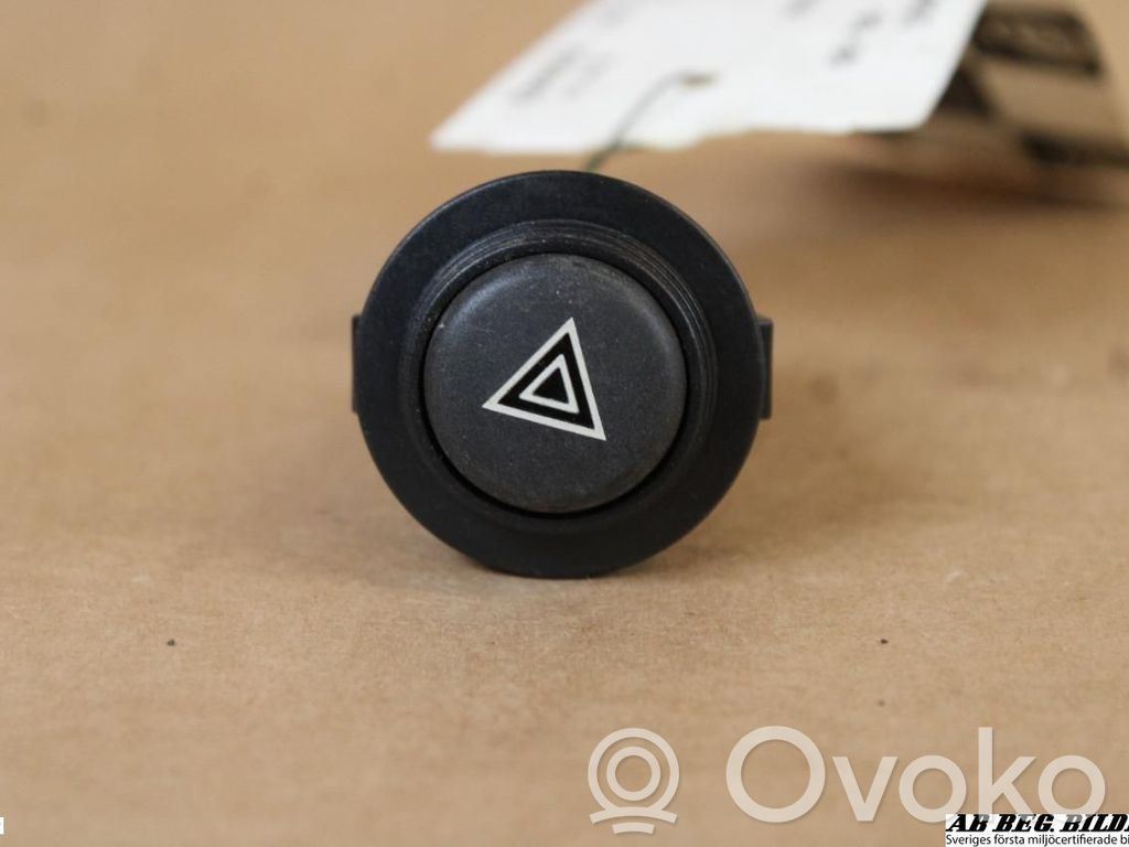 Hazard light switch   3445366