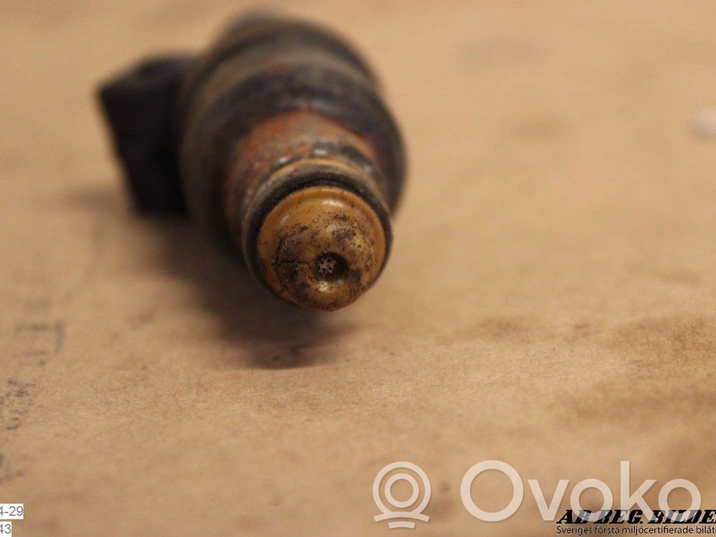Saab 900 Fuel injector 