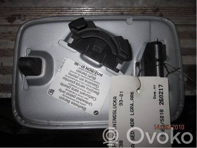 Fuel tank cap lock