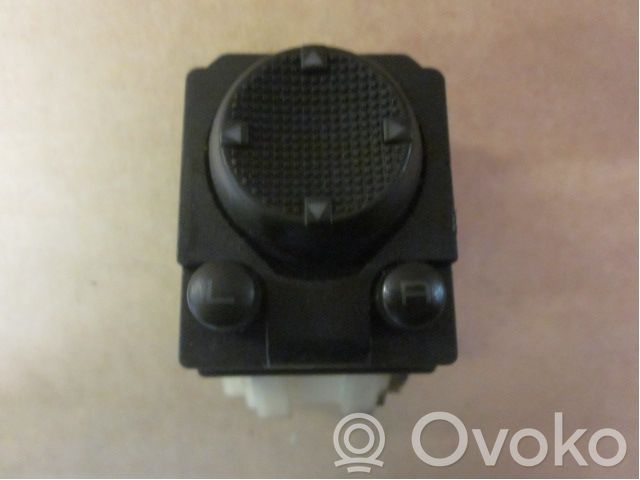 Volkswagen Golf III Wing mirror switch 
