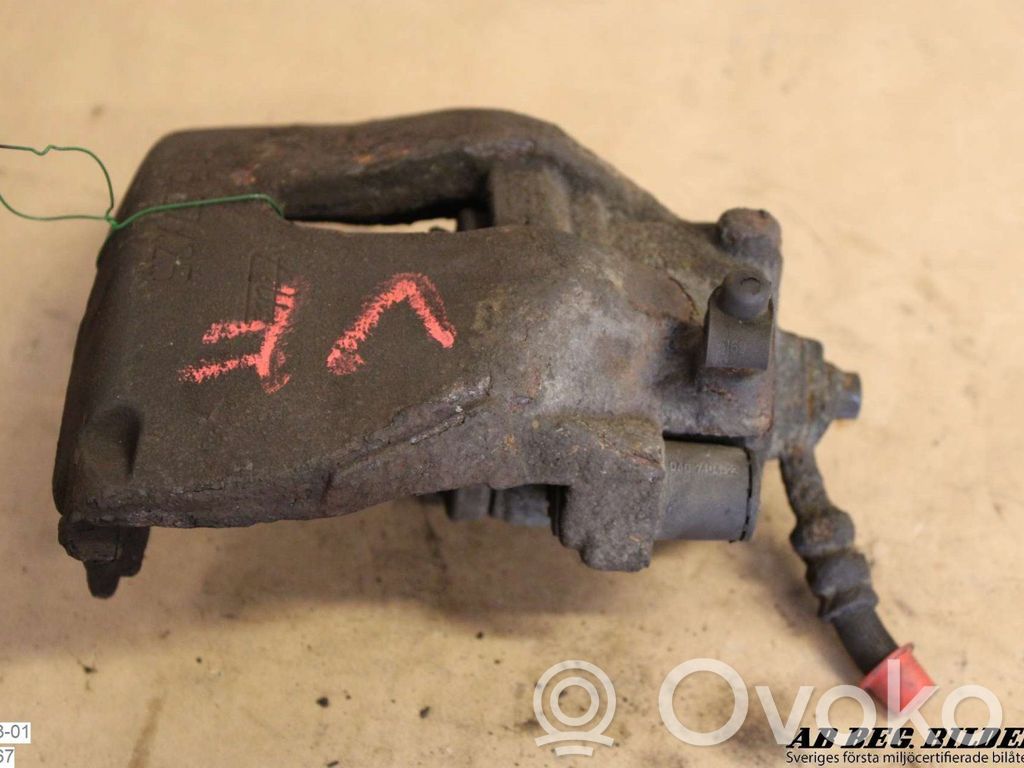 Front brake caliper