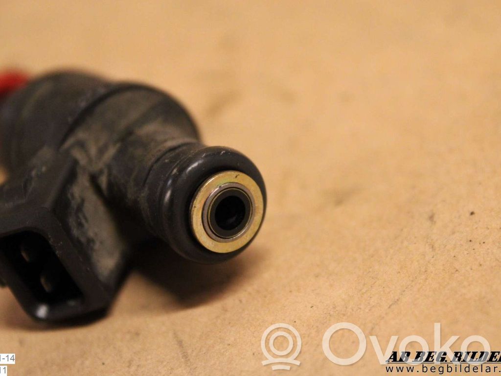 Injecteur de carburant   1427240