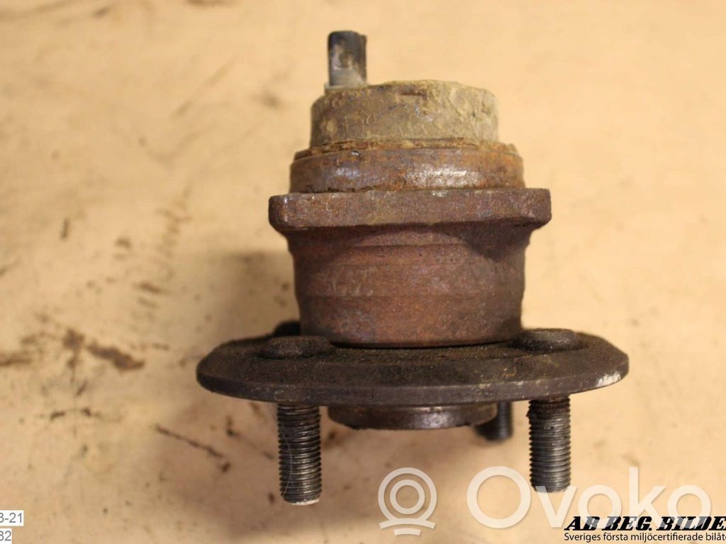 Front wheel hub