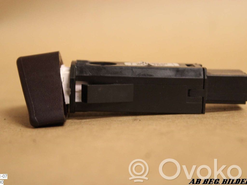 Botón interruptor de luz de peligro   9123683,07W103