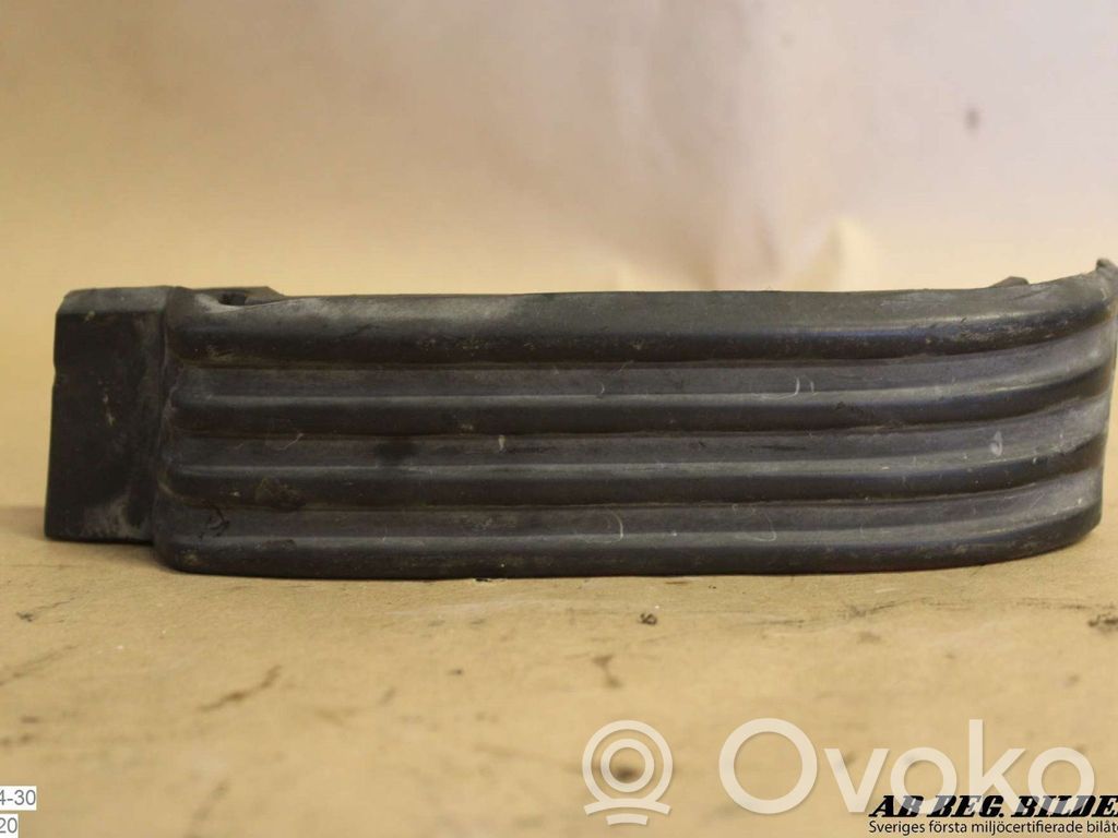 Front bumper mounting bracket   4093514