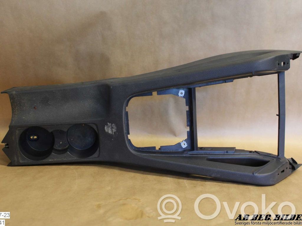 Volkswagen Golf V Armrest 