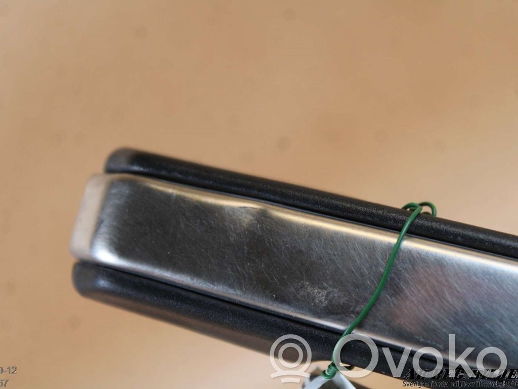Manecilla externa puerta delantera