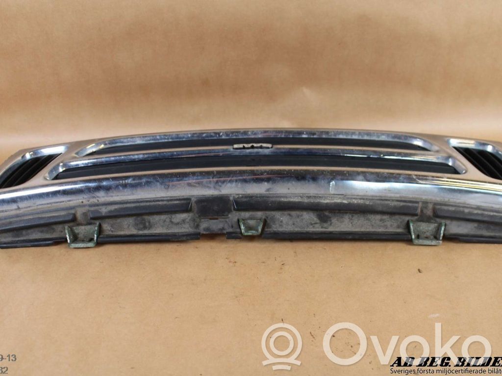 Front bumper upper radiator grill