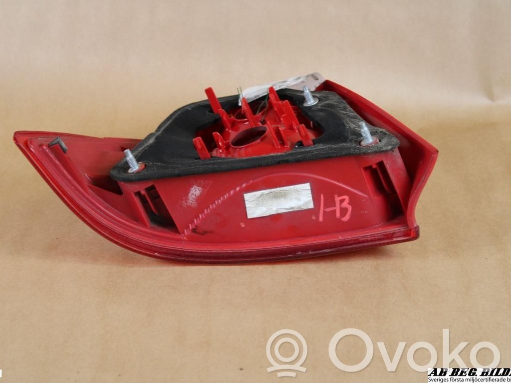 Rear/tail lights   12755796