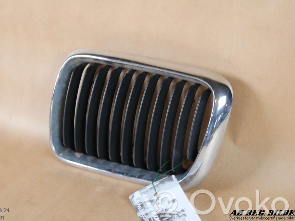 BMW 3 E36 Front bumper upper radiator grill 